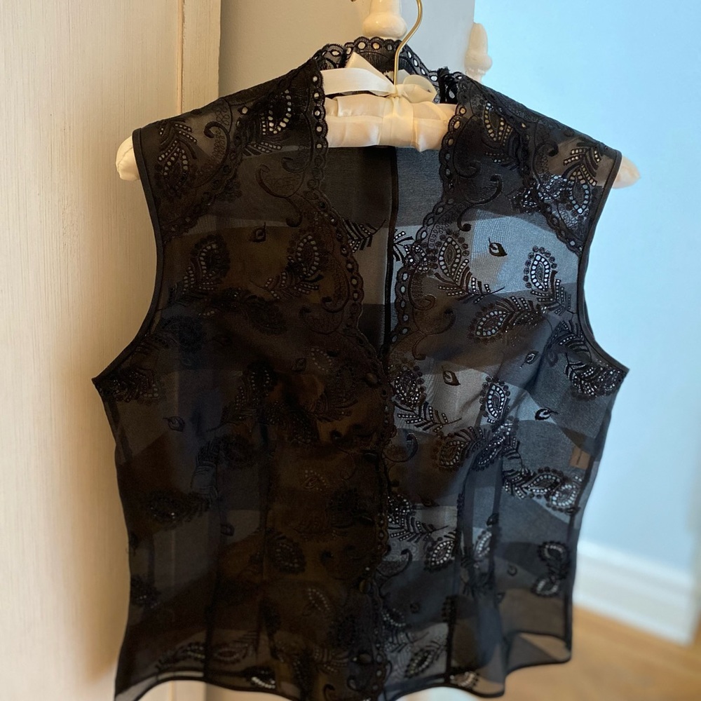 Kay Unger black sleeveless silk blouse size 6